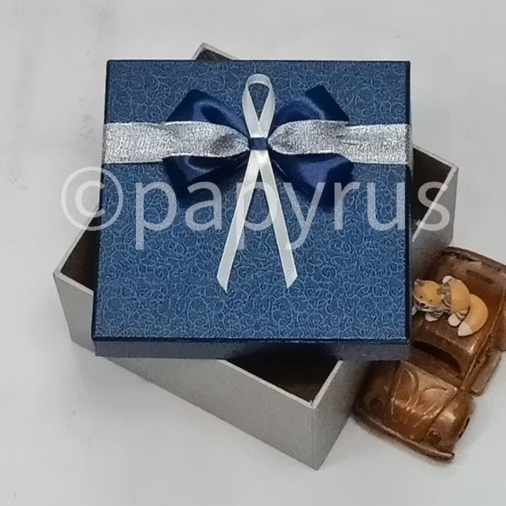 

PAPYRUS Kombinasi 17,5x17,5 Tinggi 10cm Kotak Kado Gift Box V2