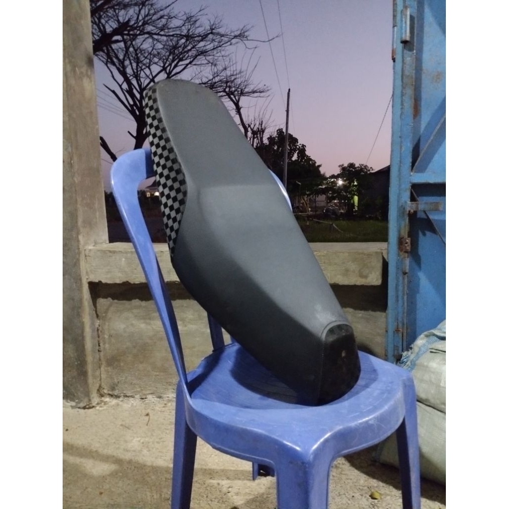 Jok Fiz R standar -jok motor vega lama papas paha kulit amplas kombinasi catur