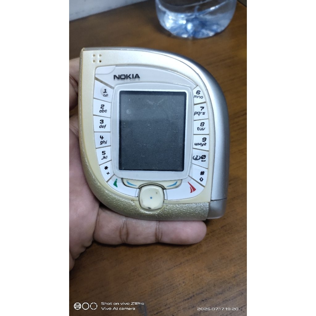 Nokia 7600 daun