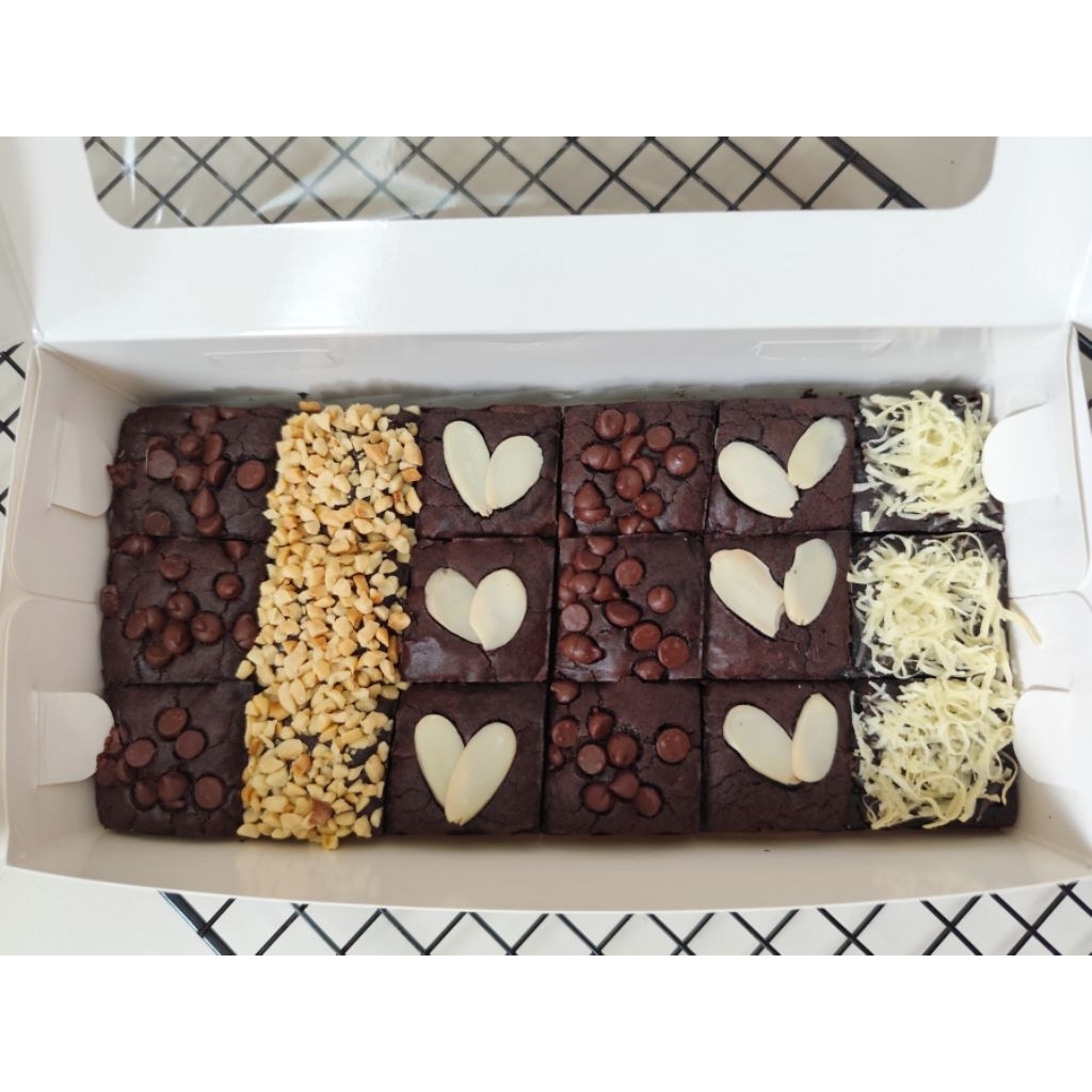 

Fudgy Brownies 20x10cm Premium Fresh from Oven