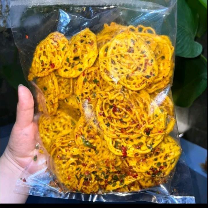 

KERUPUK MIE / KERUPUK MIE PEDAS DAUN JERUK Snacks Cemilan - Pedas daun jeruk
