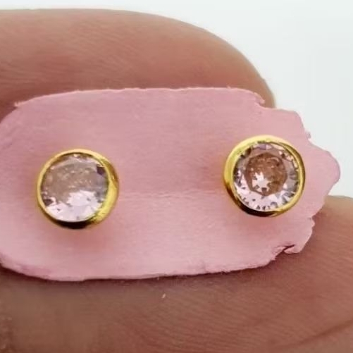 Anting Tusuk Giwang Mata Pink Emas Muda 1/2 Gram