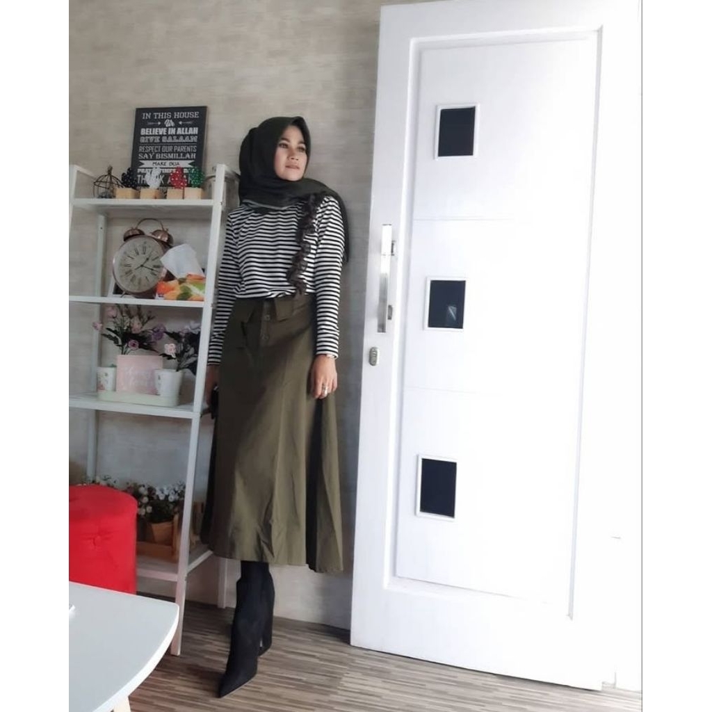 PRELOVED SET ROK  BRAND NUMIAA FASHION