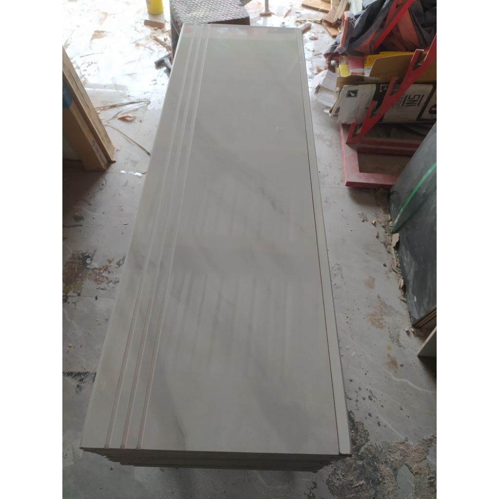 Granit keramik pijakan anak tangga motif cararra marble glossy 30x90 30x100 30x120