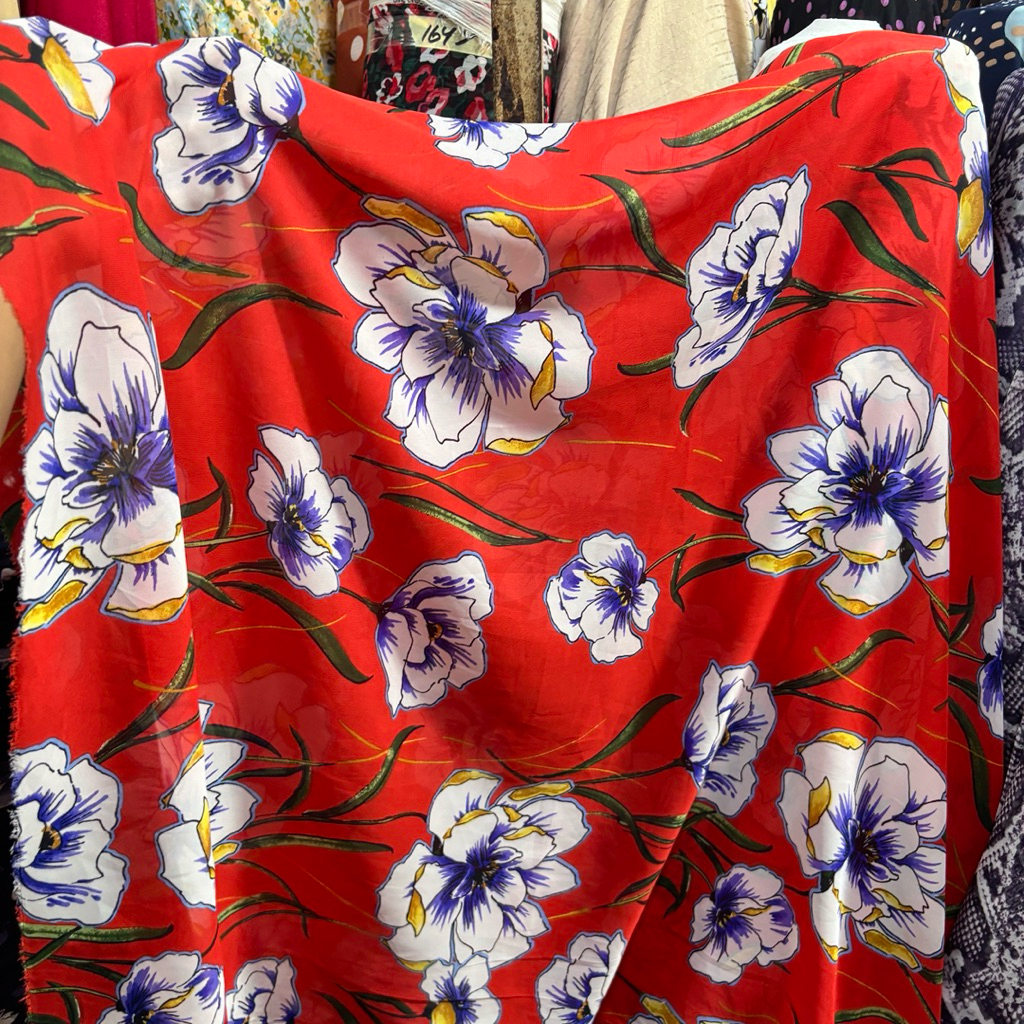 Kain Ceruty Motif Bunga Besar – Cocok untuk Outer, Dress, Blouse