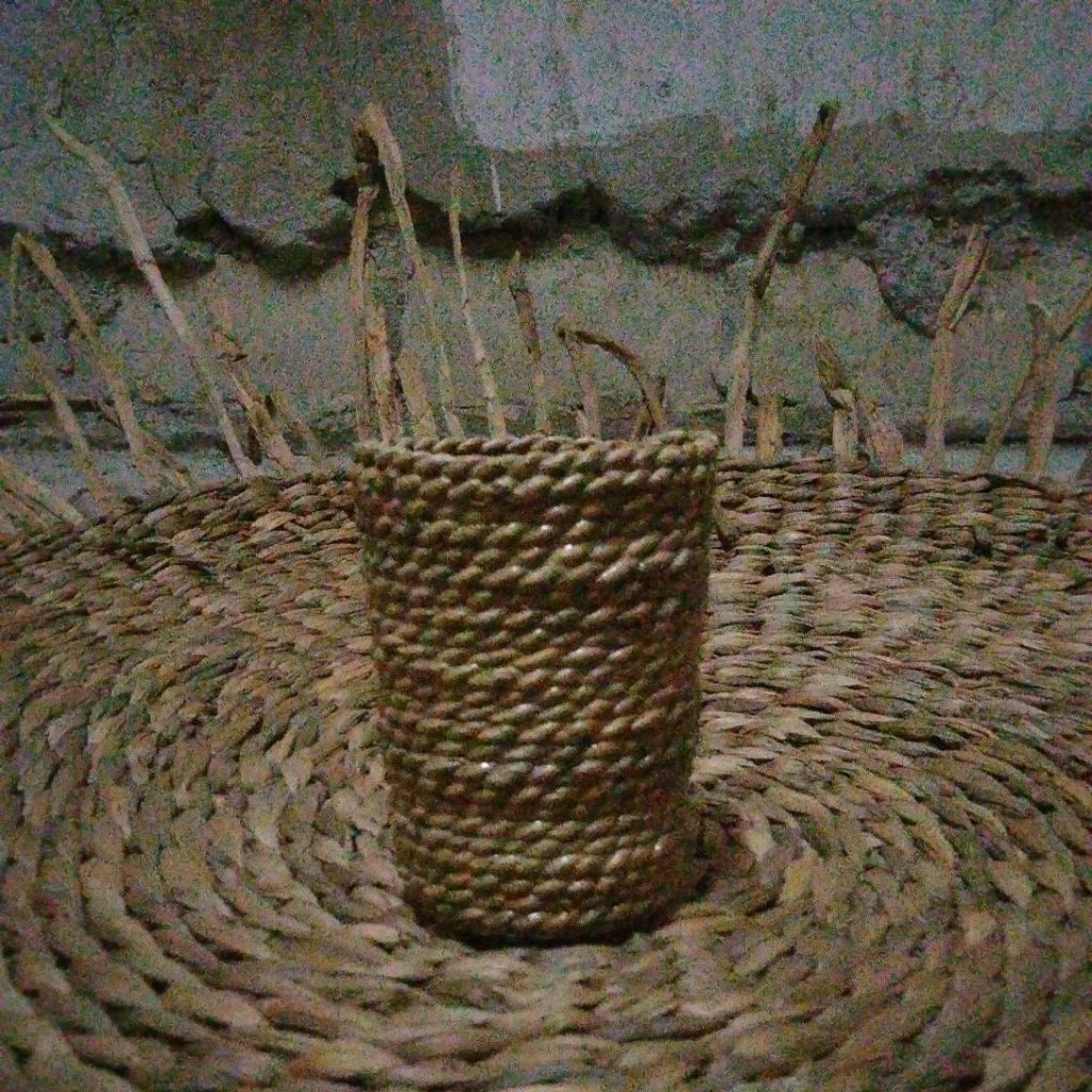 

Tempat Pencil Dari Pelepah Pisang