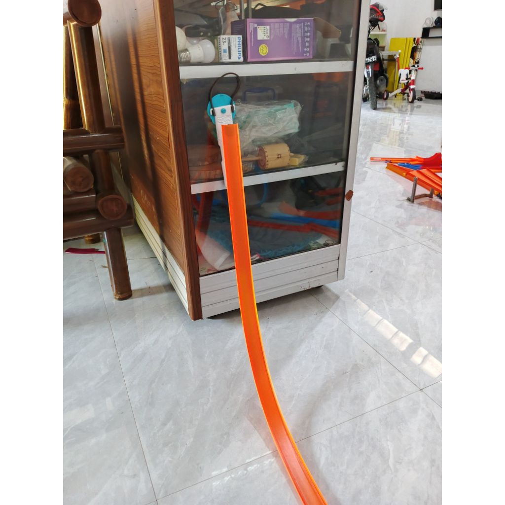 Trek hotwheels Model Tempel Kaca + Gantung2 Lintasan Panjang 120cm