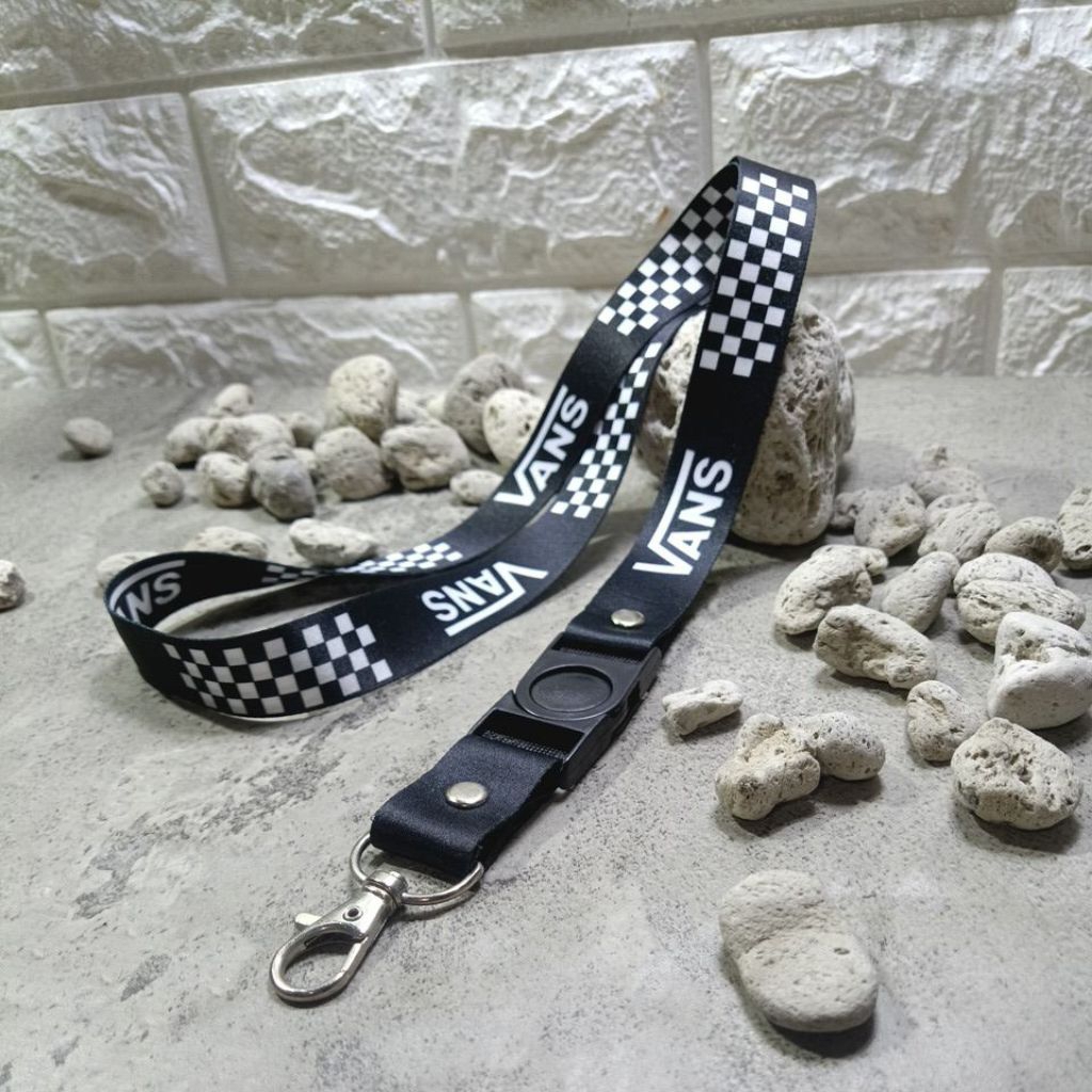 

Tali Lanyard Vans Off the Wall Motif Catur