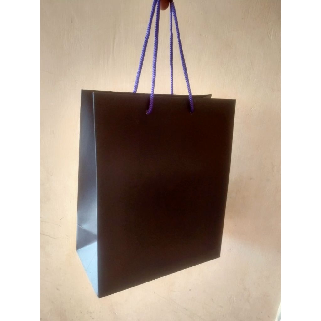 

paperbag hitam 20x10x25