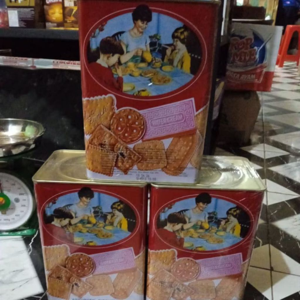 

Khong Guan Kaleng Besar
