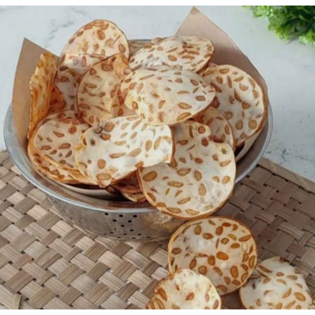 

Keripik Tempe Sagu Putih 500 Gram Gurih, Renyah, Cemilan Ringan Bahan Premium