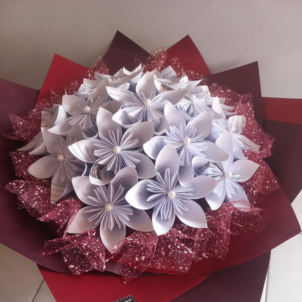 

Buket kertas skripsi 17tangkai