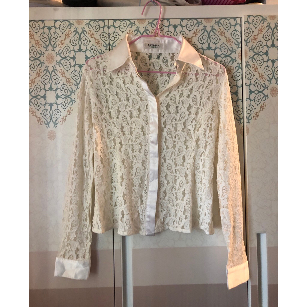 Blouse Renda Putih