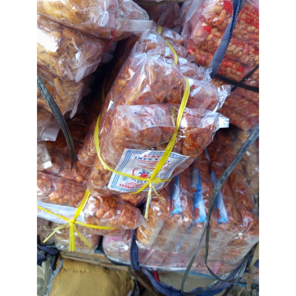 

1ikat makroni bantet pedas dan kerang pedas/makroni kerang gurih pedas isi 200pcs