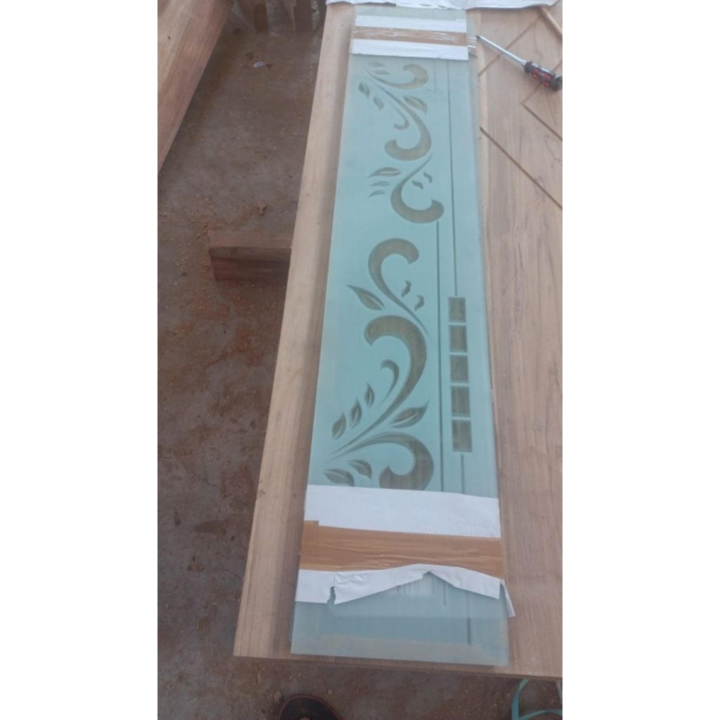 jendela dan kusen kaca sanblas