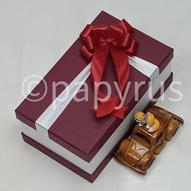 

PAPYRUS Sandwich 15x25 Tinggi 10cm Kotak Kado Gift Box V1