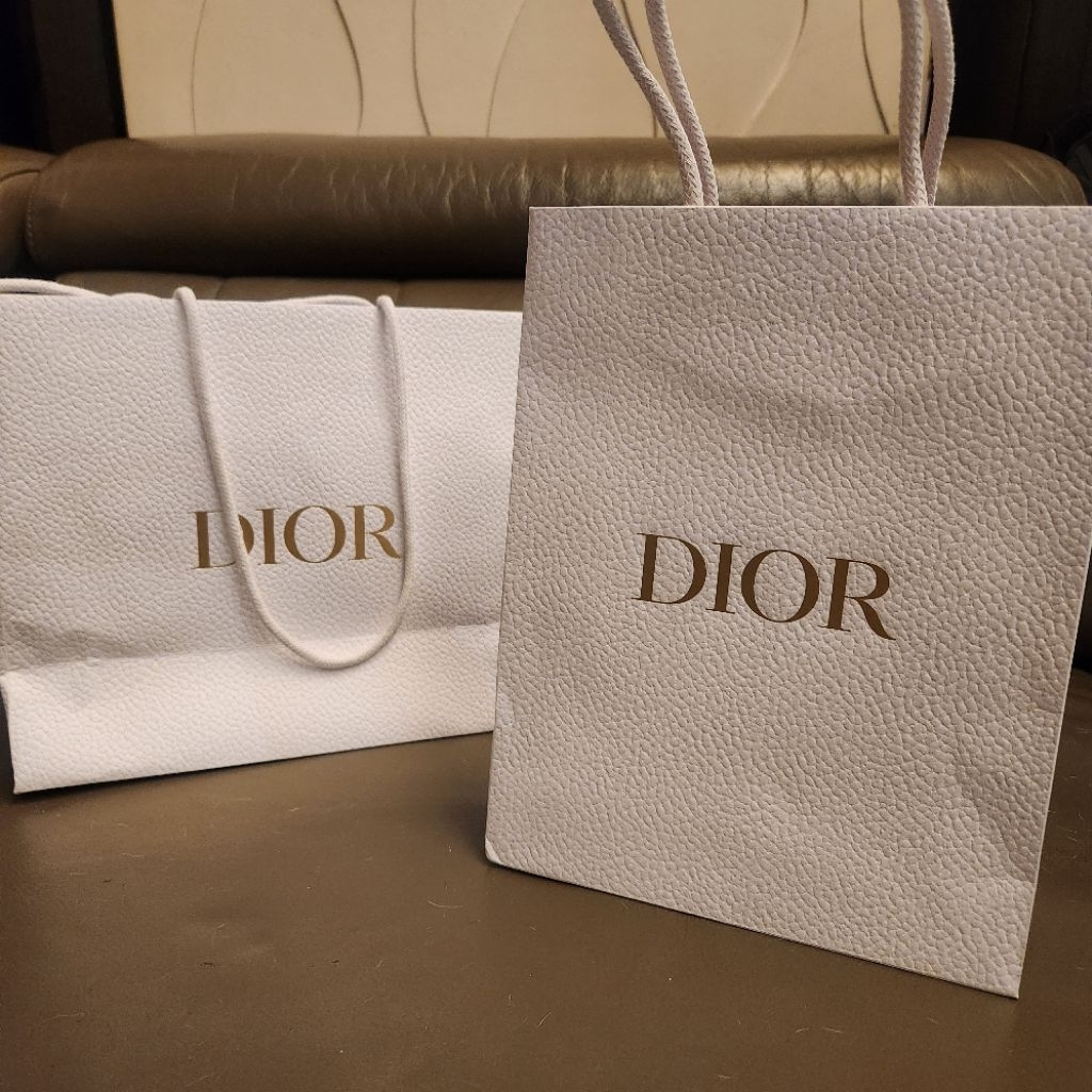 

Paper Bag Dior kotak hadiah