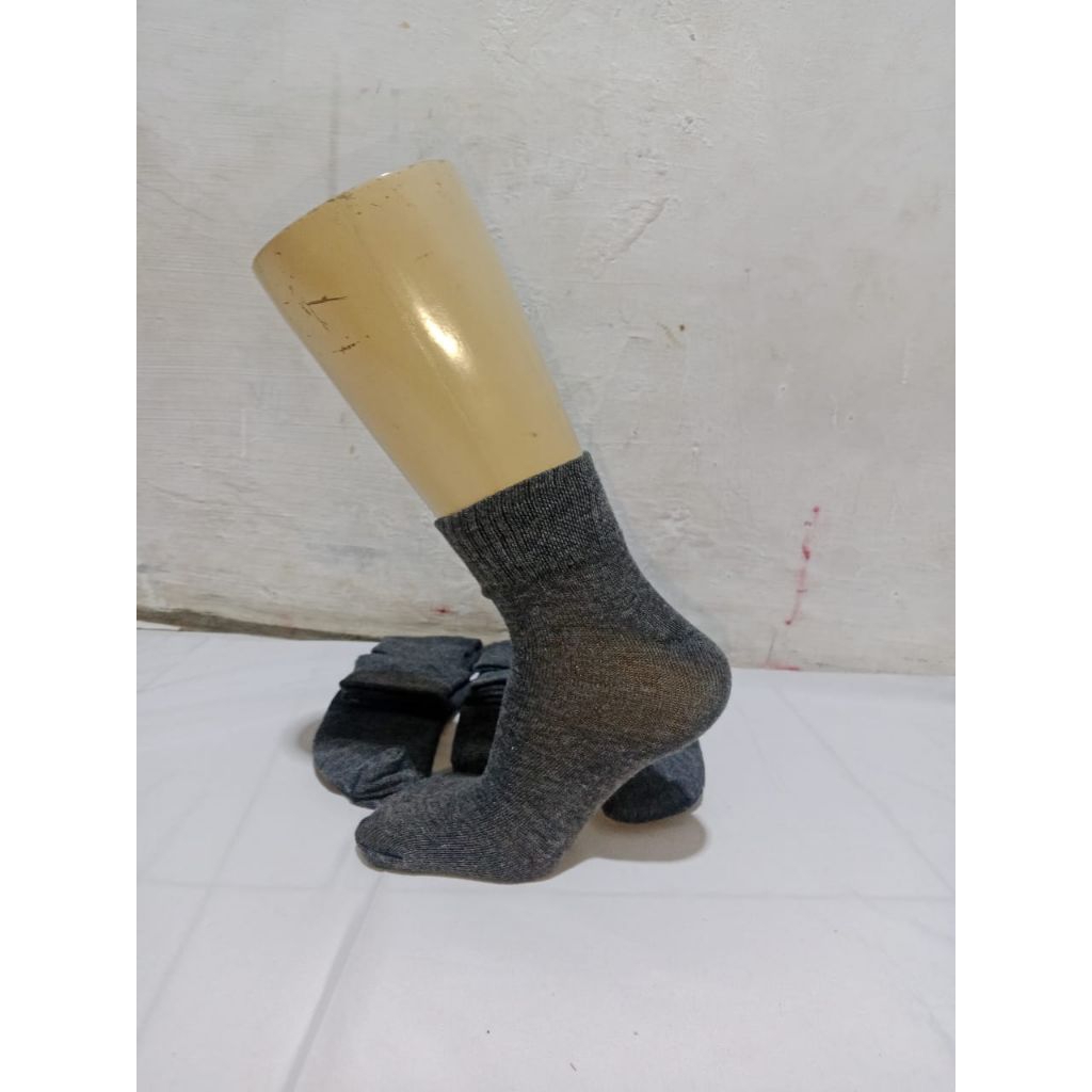 2 pcs kaos kaki kerja pria wanita abu" polos