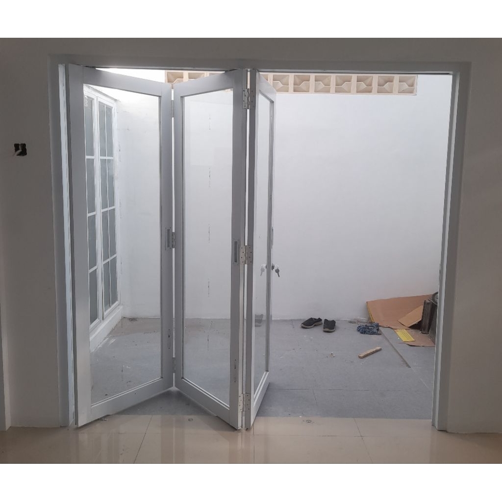 Pintu lipat aluminium kaca