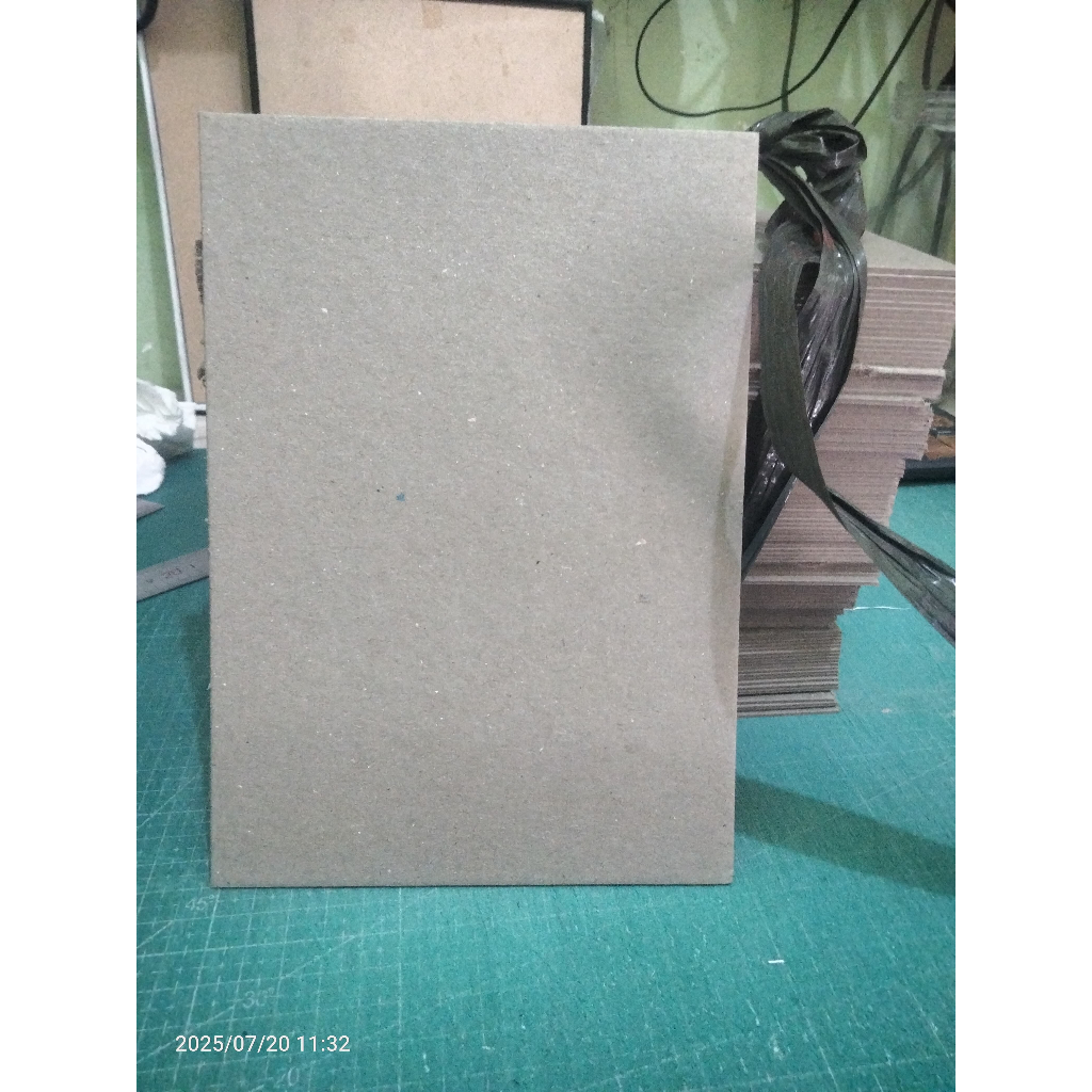 

Karton Board A5 Tebal 1.9mm Abu | Karton Padi Grey 50 pcs Bahan Kerajinan