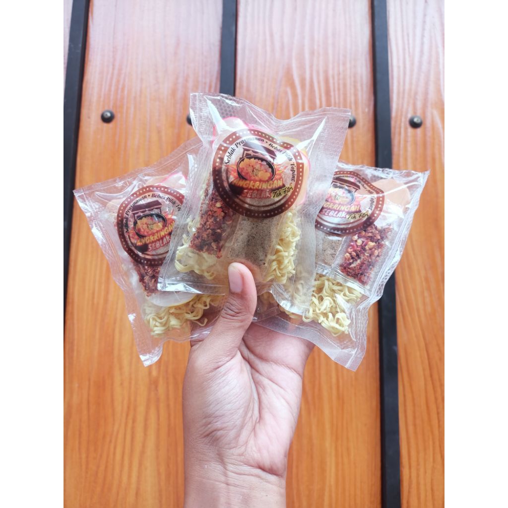 

[Paket] Seblak Instan Paket Hemat isi 5pcs. Seblak Instan polos, seblak instan siap saji. Seblak Instan pedas. Paket Hemat seblak instan pedas. Seblak Instan. toping Kering