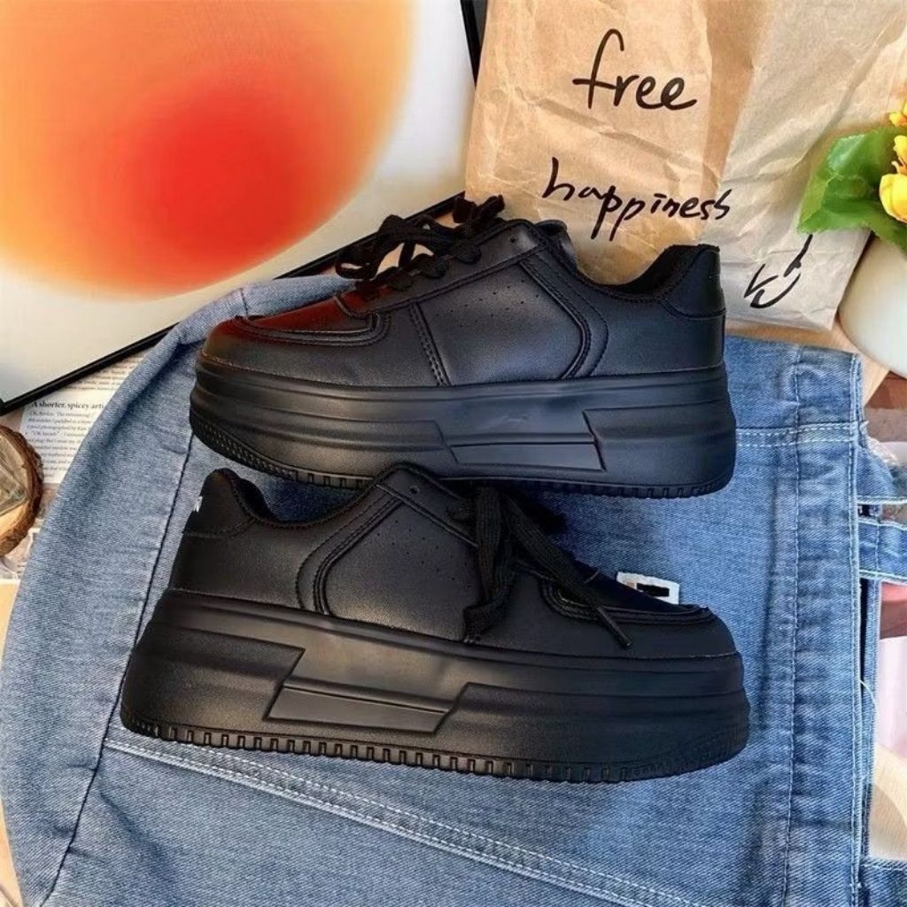 Sepatu Sekolah Wanita Korea Hitam Polos Sepatu Sneakers Wanita Terbaru