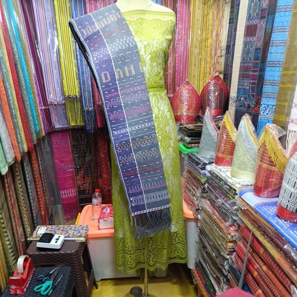 Hande Hande Ulos Sadum Tenun Tangan