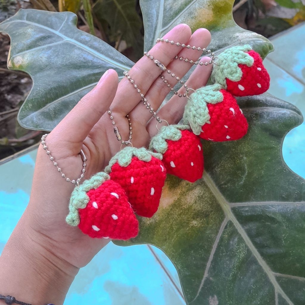 Keychain Rajut/Ganci rajut/Gantungan kunci lucu/Ganci/Ganci rajut Stroberi