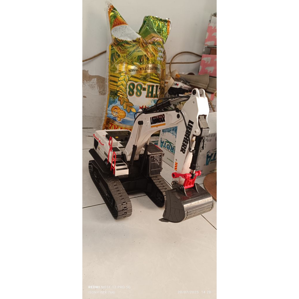 RC EXCAVATOR HUINA 1594