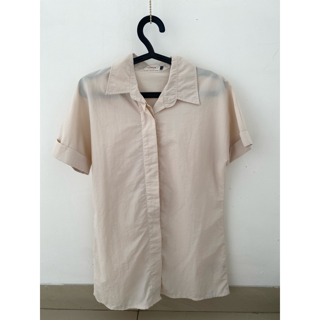 PRELOVED Baju Kemeja Slimfit Atasan Wanita Warna Cream