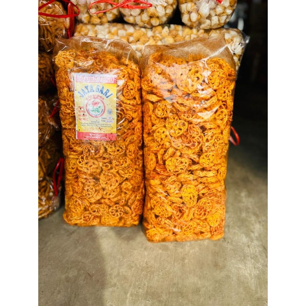 

Seblak Kerupuk Mawar Rafael Merah Pedas Gurih 100g – Camilan Khas Bandung