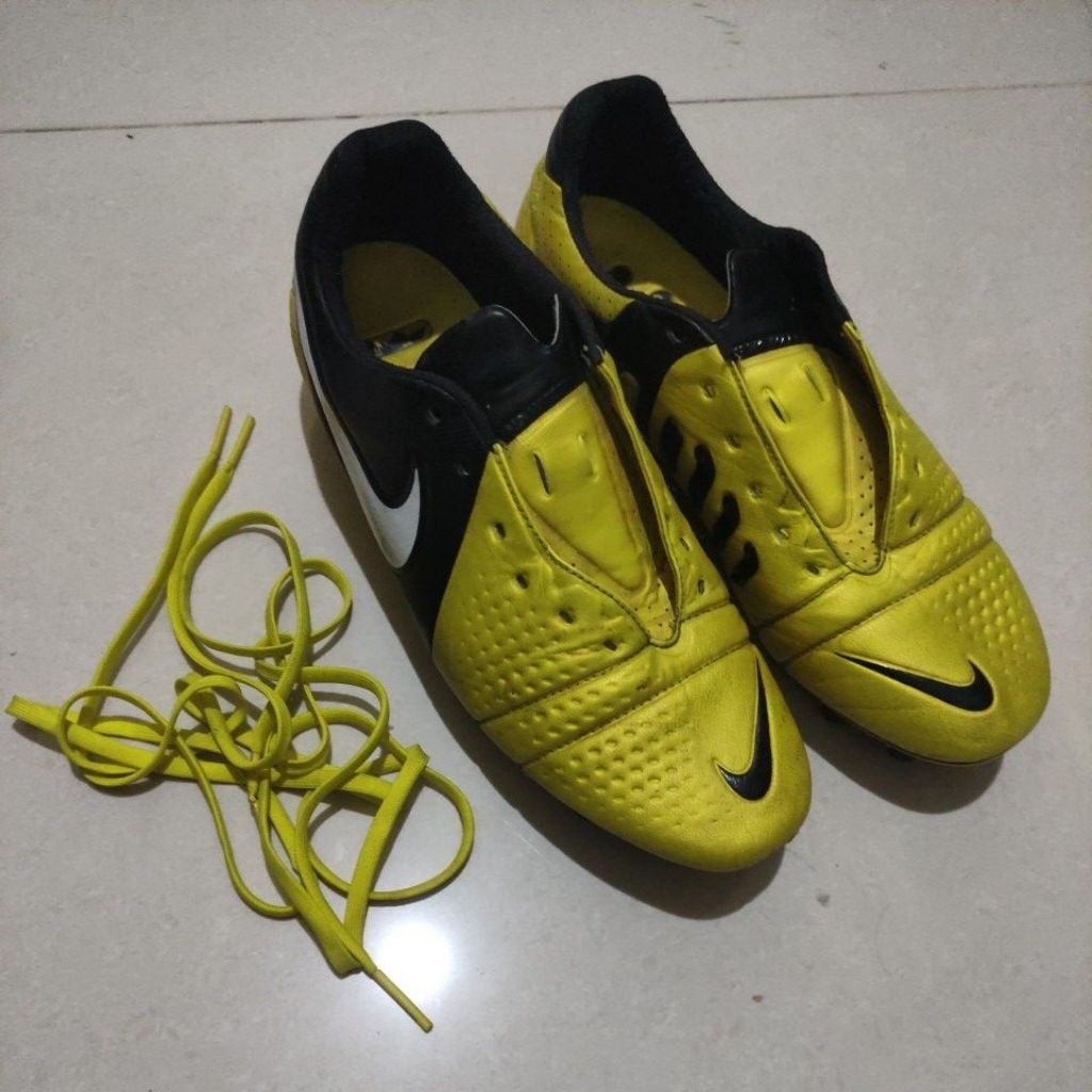 NIKE Sepatu sepak bola Nike CTR360 Maestri III FG 525166-710