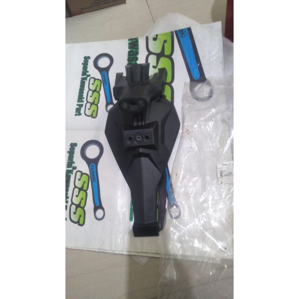 spakbor belakang versys 650 lama 2013 original