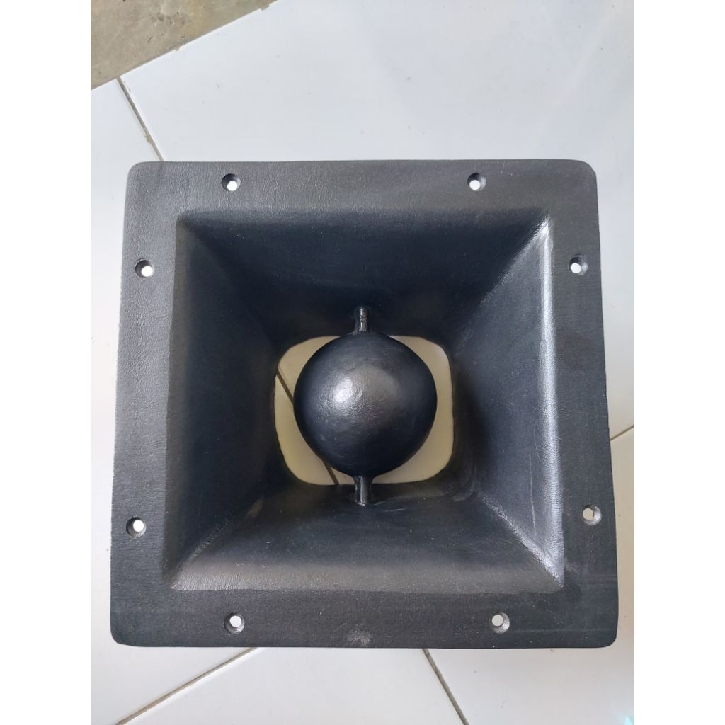 HORN MIDLE TULUP HORN SPEAKER MIDLE 8 IN BAHAN COR DIRAL UK 23.5X23.5 CM T 11 CM ( MODEL RUDAL )