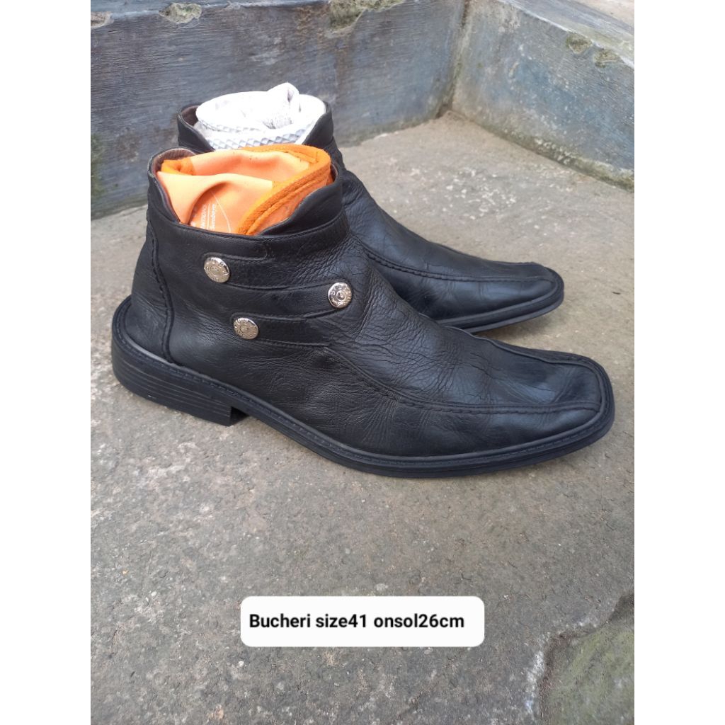 sepatu pria kulit ful black merk Bucheri size41 insol26cm
