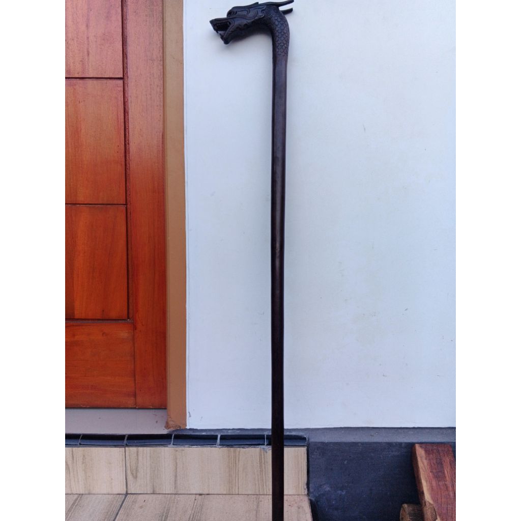 TONGKAT JALAN KAYU BERTUAH STIGI UKIRAN NAGA