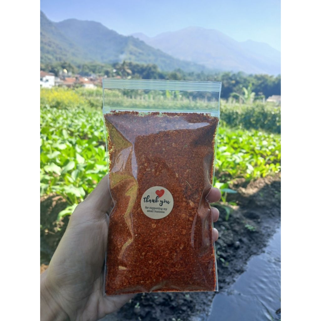 

cabe bubuk pedas kasar/sedang aroma daun jeruk 100gr