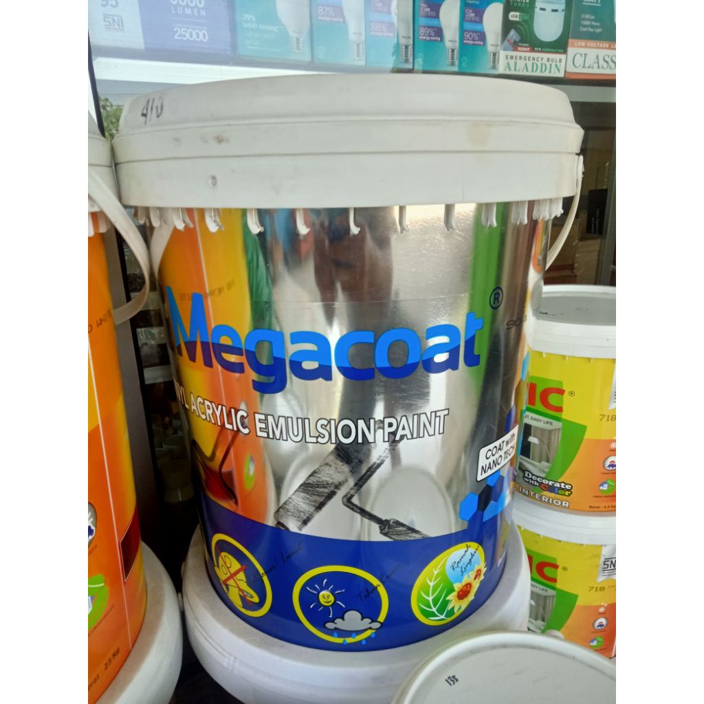 cat tembok Luar dan dalam Megacoat Silver 25 kg warna cream