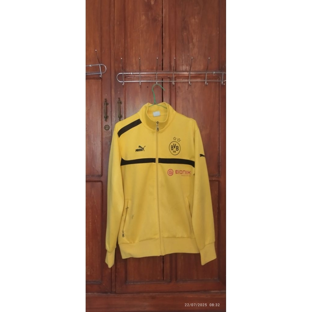 puma dortmund original jaket size M fit L