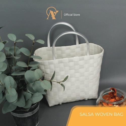 

Traditional Woven Bag White Bahan Plastik Daur Ulang Ukuran 17x11x17cm