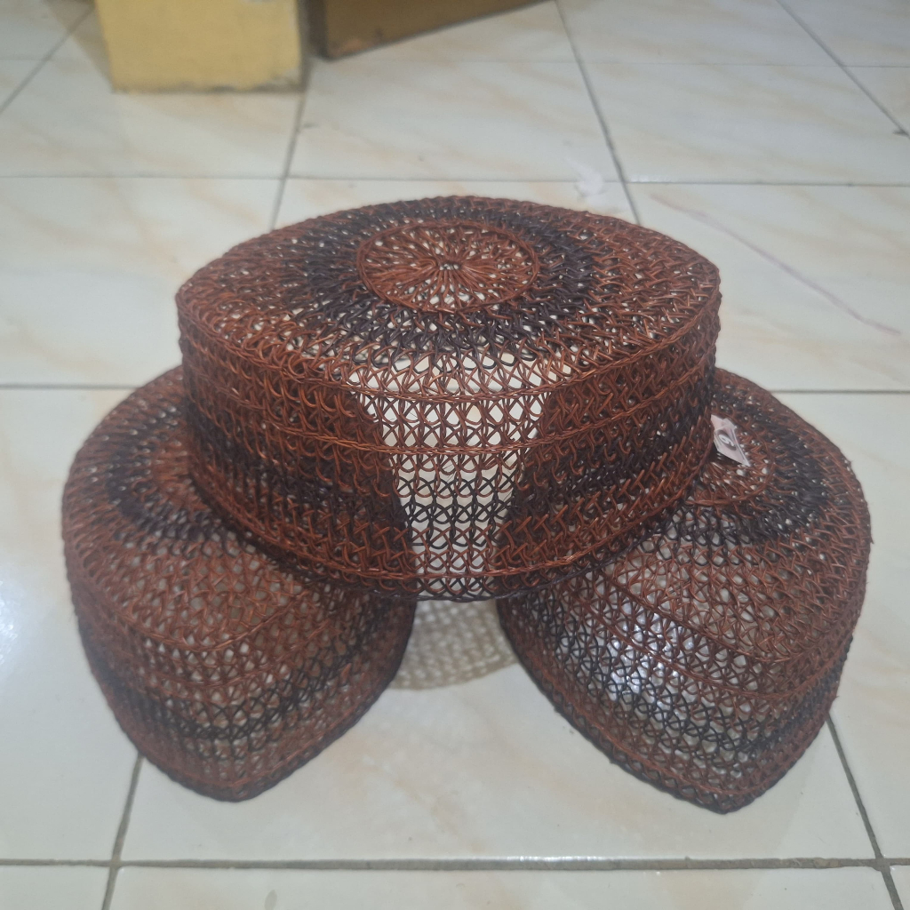 Peci rotan Akar jangang motif terbaru