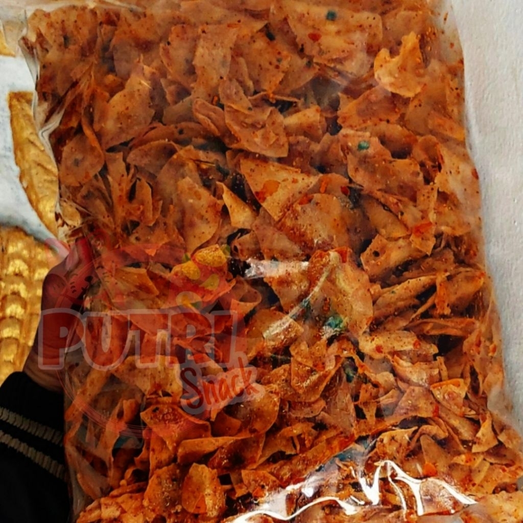 

Keripik keriwil / keripik kripset 1kg singkong kriwil extra pedas daun jeruk