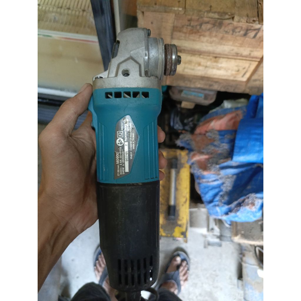gerinda makita m0900b (BEKAS)