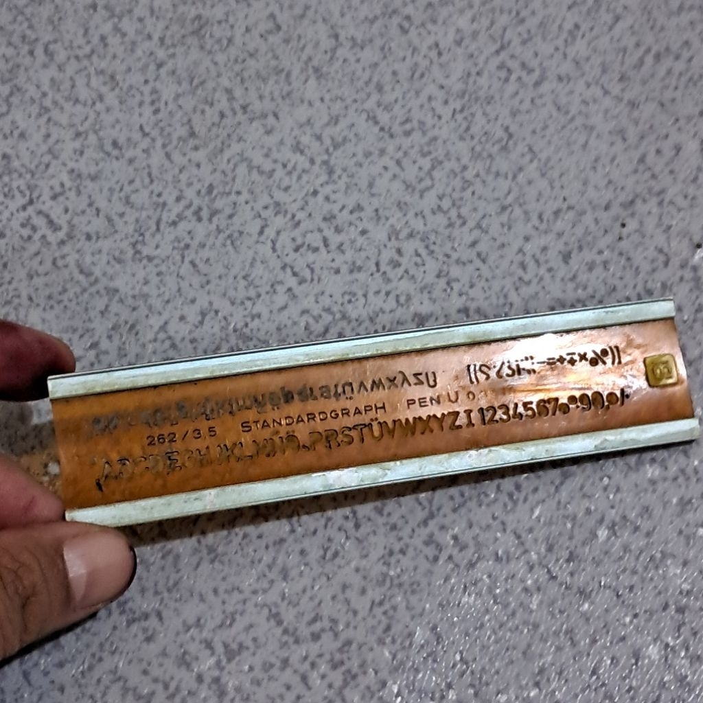 

Cetakan pola lettering guide huruf angka standardgraph pen 262/3.5 0.3 mm