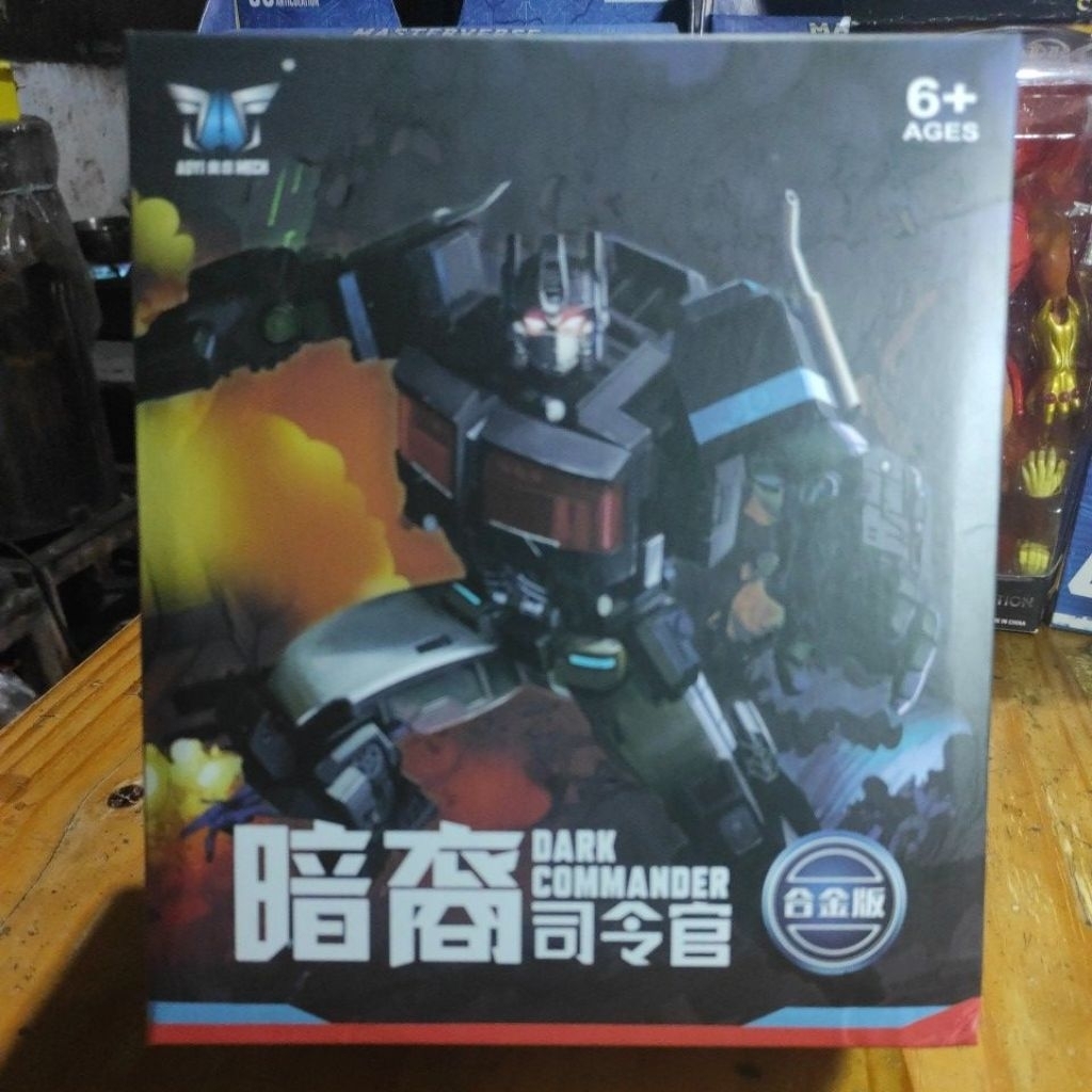 AOYI Optimus Prime / Dark Commander