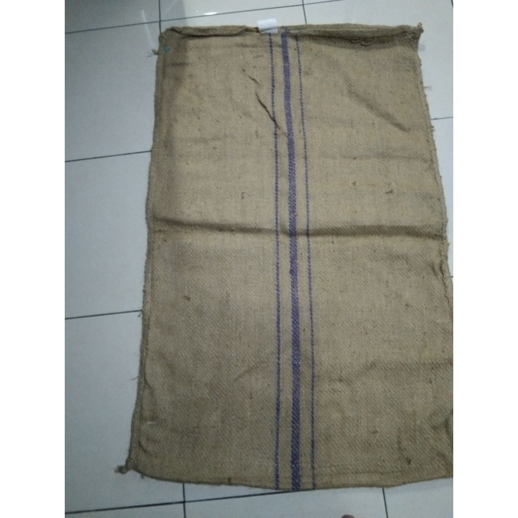 karung goni bekas ukuran jumbo 110 X 70 (100kg)