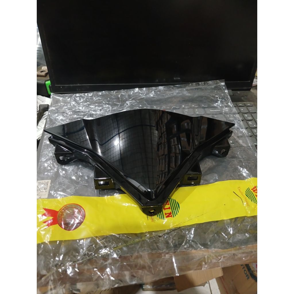 visor vario 110 fi esp hitam/tameng kecil batok depan vario 110 fi esp/win