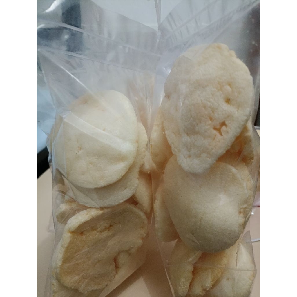 

Kerupuk Kemplang kecil / lite - merk Yusril isi 12 pcs Area Bandung