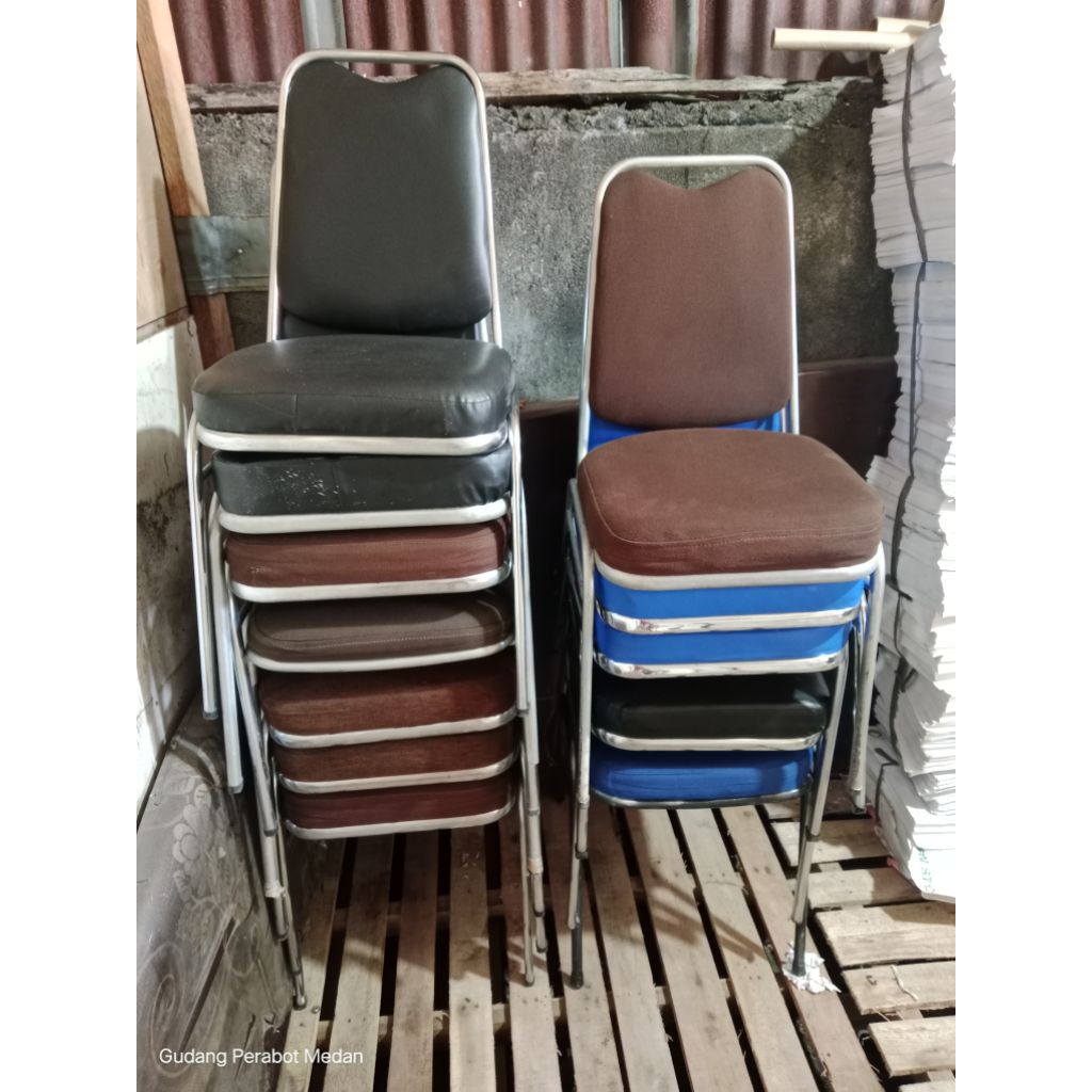 Kursi Susun Bekas Chitose / Kursi Susun Besi Merk Chitose