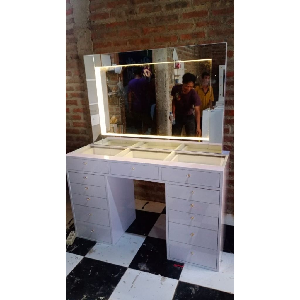 Meja rias vanity mirror led/Meja rias led/meja rias artis/meja rias led/meja rias lampu/meja rias hp
